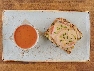 All-natural white-meat chicken salad made with apples, raisins and celery served open-faced on our grilled artisan whole grain. Topped with tomato and melted Monterey Jack.