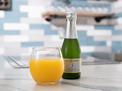 100% cold squeezed orange juice and Barefoot Bubbly Brut Cuvee.