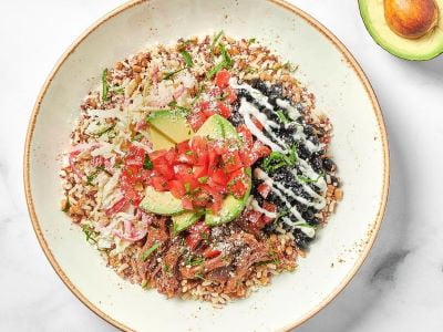Quinoa, farro and brown rice with seasoned braised beef Barbacoa, superfoods slaw, seasoned black beans, sliced avocado, housemade pico de gallo, Cotija cheese and scallions.