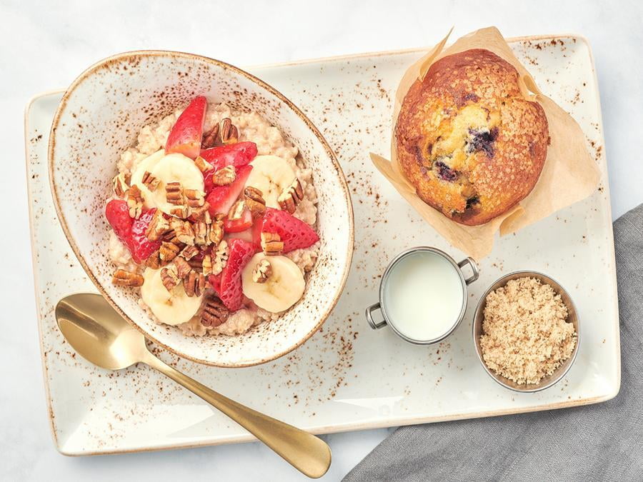 Made to order with berries, fresh sliced banana, pecans, low-fat milk, brown sugar and a freshly baked muffin of the day.